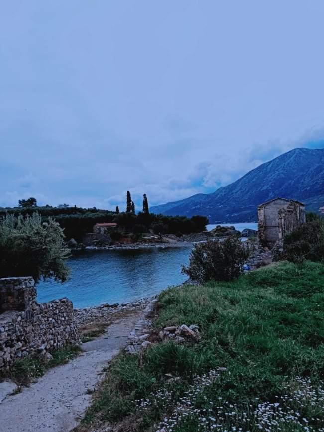 Villa Smaragda Limeni Exterior photo